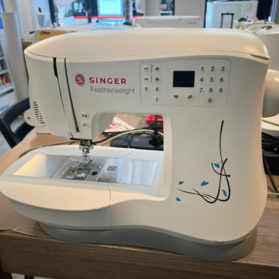 Machine à coudre Featherweight C240 - Démonstration / Reconditionnée
